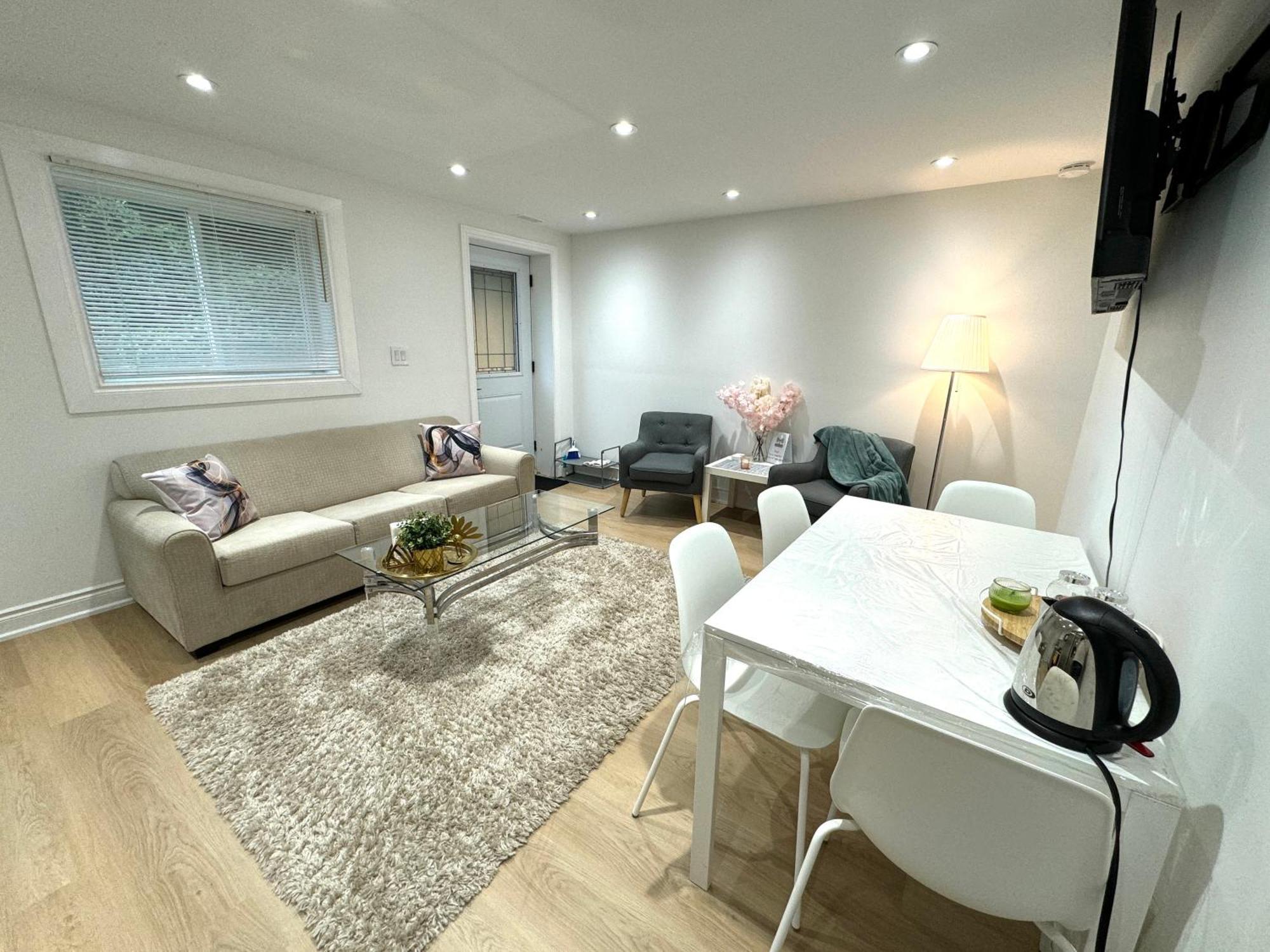 Cozy, Brand-New, 2Bdr,Walkout Apt, Free Parking Richmond Hill Εξωτερικό φωτογραφία