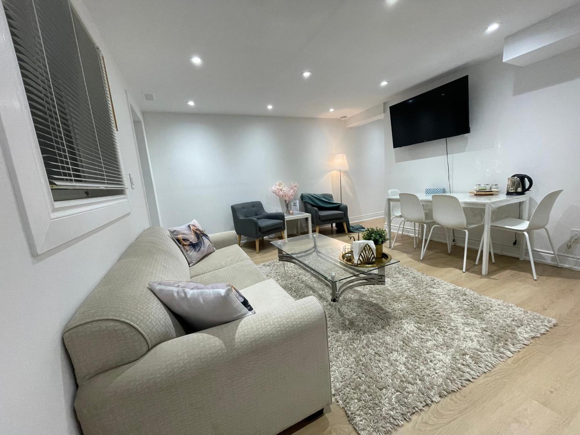 Cozy, Brand-New, 2Bdr,Walkout Apt, Free Parking Richmond Hill Εξωτερικό φωτογραφία